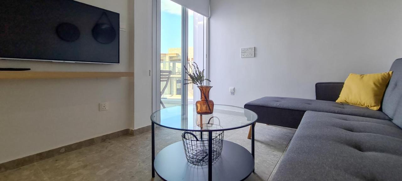 Phaedrus Living: Seaside Luxury Flat Lighthouse 69 Apartment Пафос Екстериор снимка